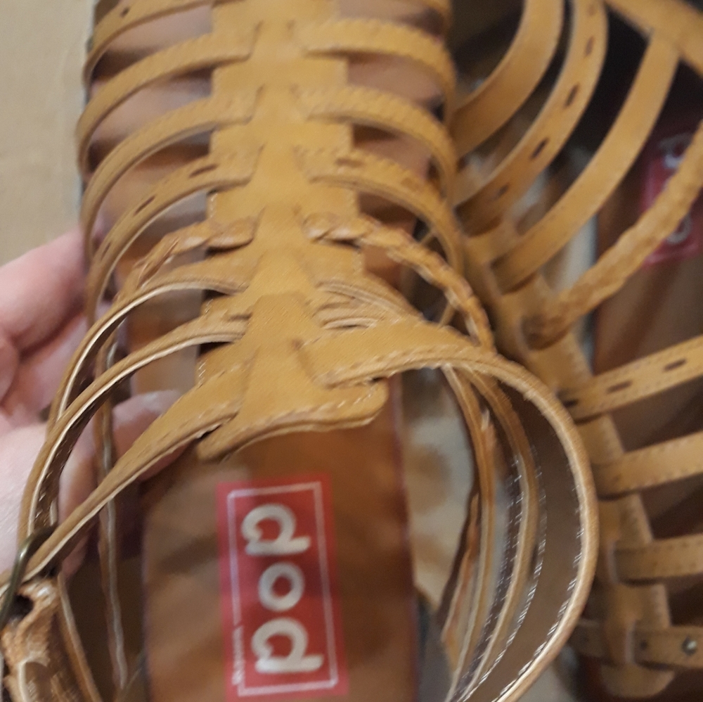 Relisting- Pop Sandals - Picture 6 of 6